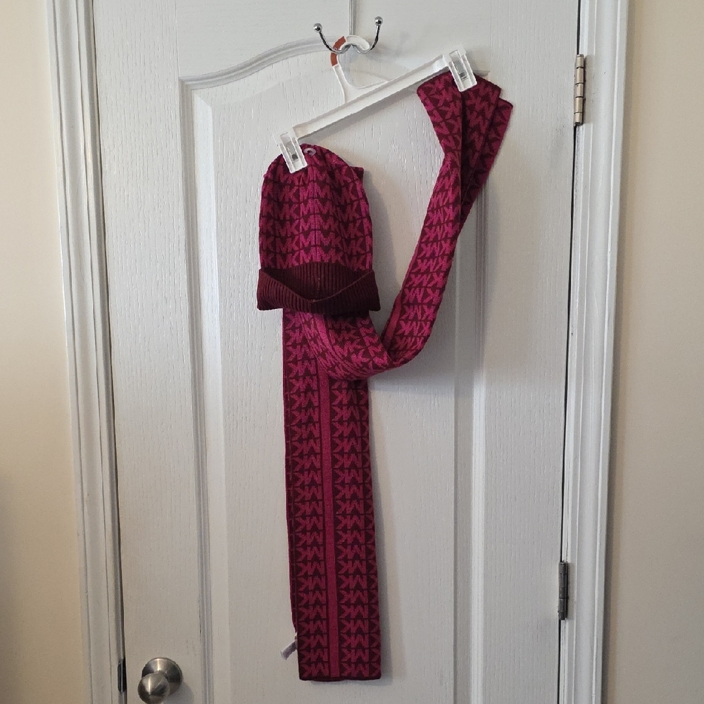 MICHAEL KORS PINK AND BURGANDY KNIT SCARF AND HAT SET